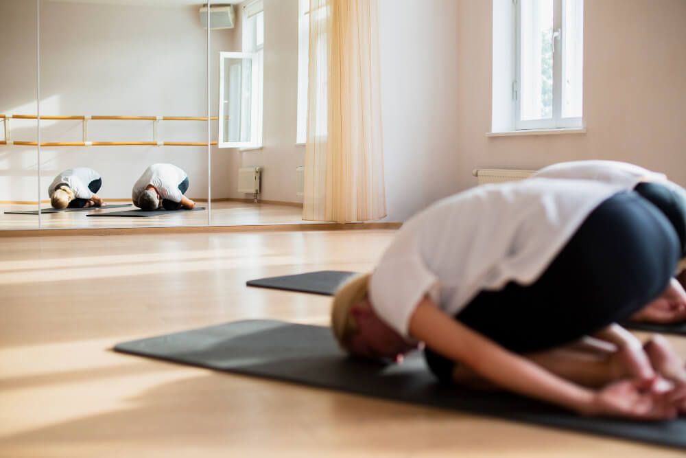 Cinq postures de yoga pour un sommeil réparateur